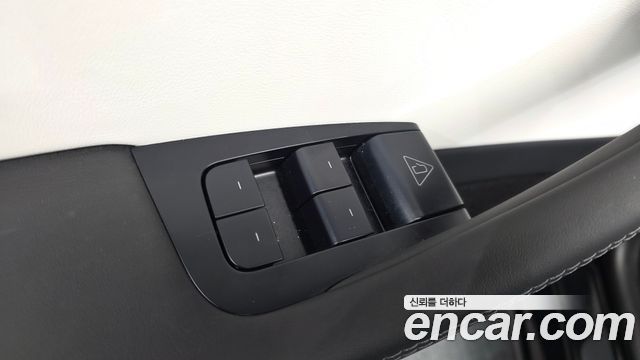 Tesla Model Y 2025 — photo 27