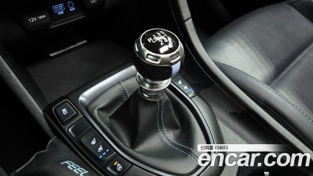 Hyundai Veloster 2019 — photo 12