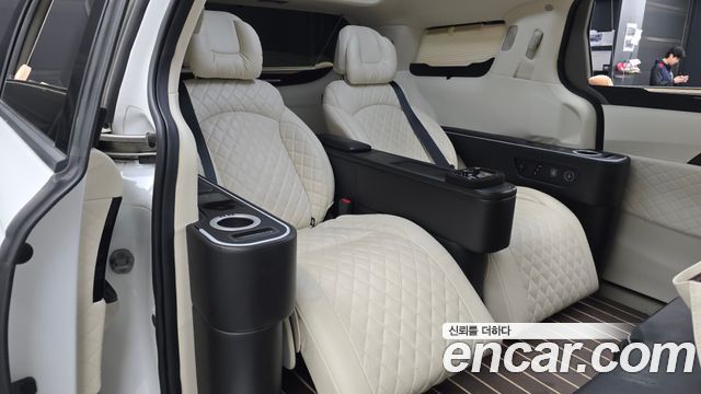 Kia Canival 2023 — photo 17