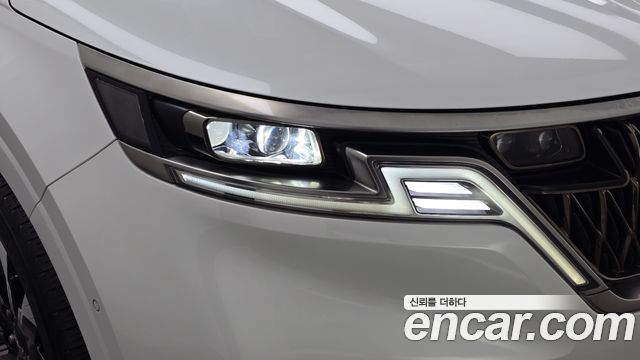 Kia Canival 2023 — photo 8