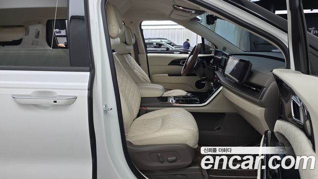 Kia Canival 2023 — photo 16
