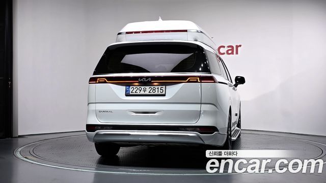 Kia Canival 2023 — photo 4