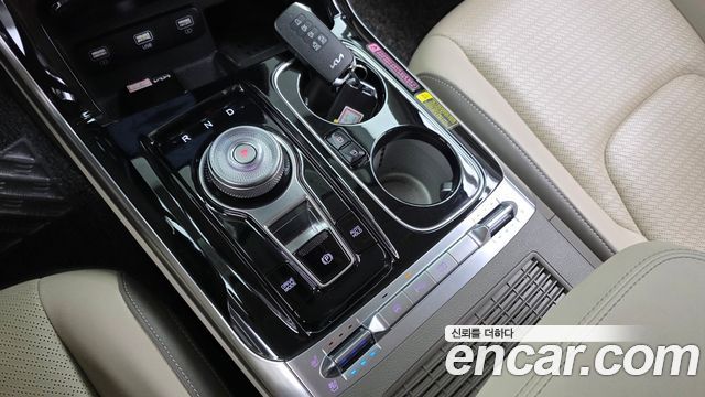 Kia Canival 2023 — photo 12