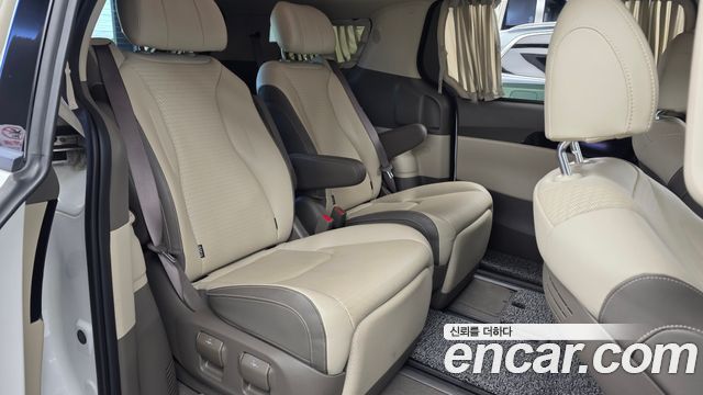 Kia Canival 2023 — photo 17