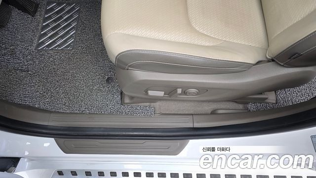 Kia Canival 2023 — photo 31