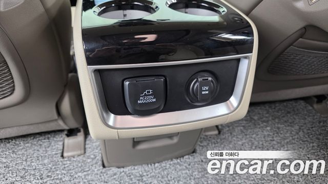 Kia Canival 2023 — photo 32