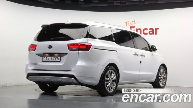 Kia Canival 2016 — photo 2