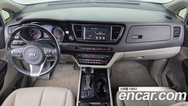 Kia Canival 2016 — photo 10
