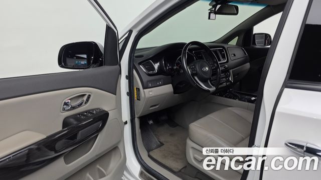 Kia Canival 2016 — photo 13