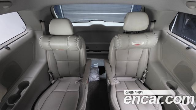 Kia Canival 2016 — photo 25
