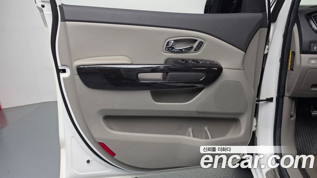 Kia Canival 2016 — photo 14