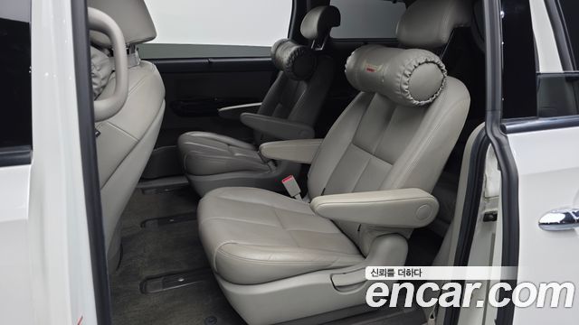 Kia Canival 2016 — photo 16