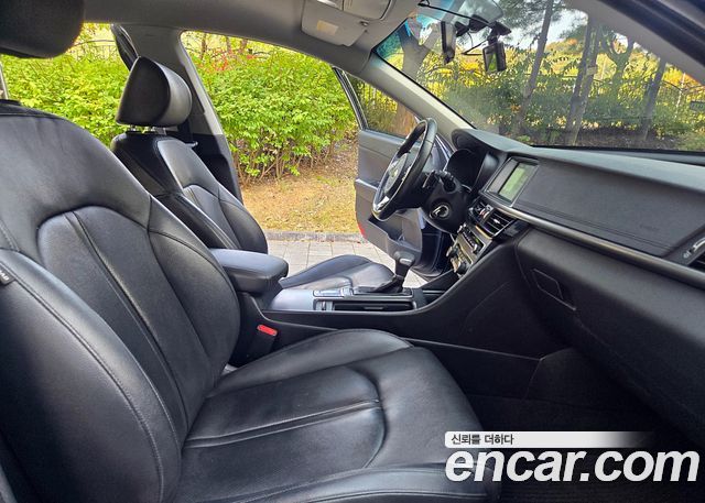 Kia K5 2017 — photo 11