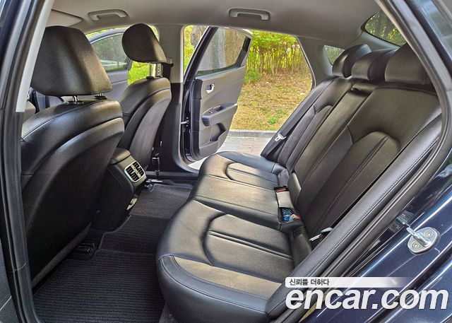 Kia K5 2017 — photo 13