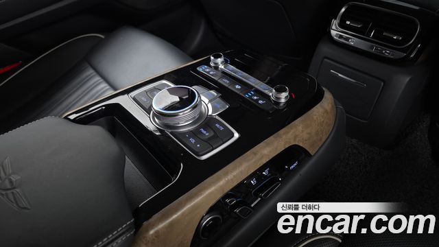 Genesis G90 2019 — photo 25