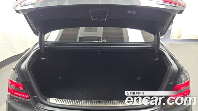 Genesis G90 2019 — photo 26