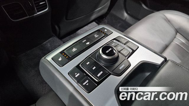 Genesis G80 2019 — photo 17