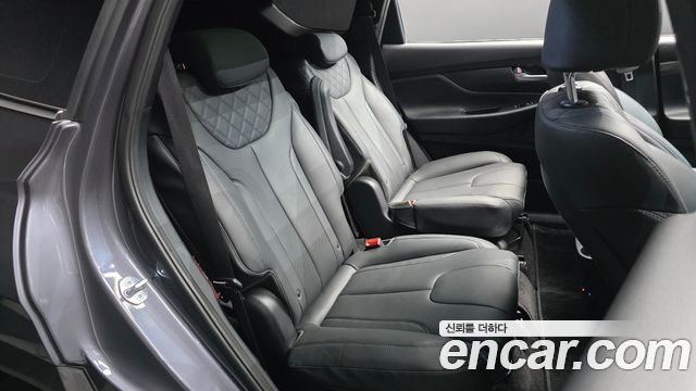 Hyundai Santafe 2023 — photo 18