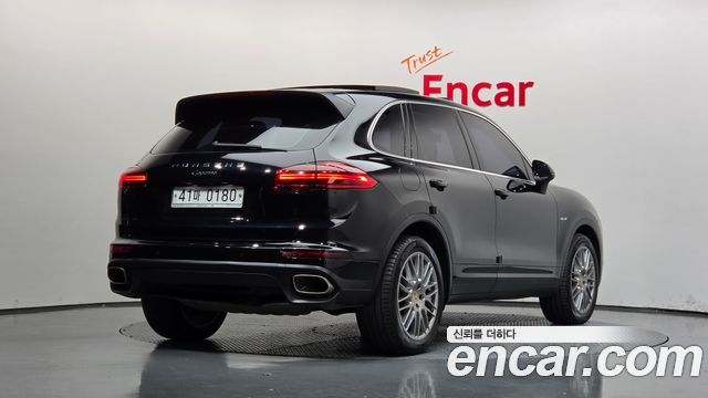 Porsche Cayenne 2016 — photo 2
