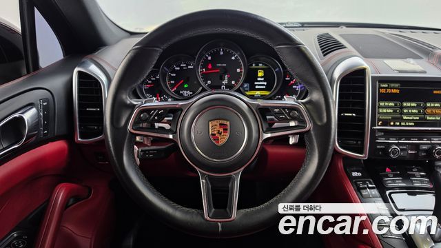 Porsche Cayenne 2016 — photo 13