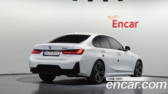 BMW 3-Series 2023 — photo 2