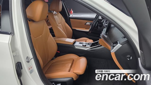 BMW 3-Series 2023 — photo 17