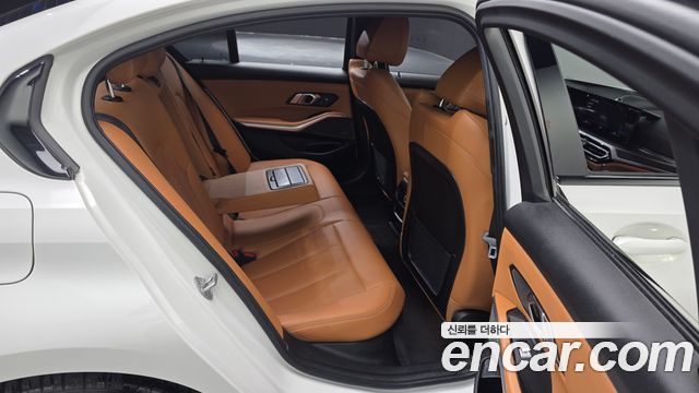 BMW 3-Series 2023 — photo 18