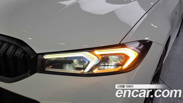 BMW 3-Series 2023 — photo 8