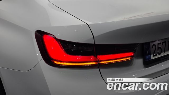 BMW 3-Series 2023 — photo 9