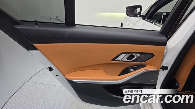 BMW 3-Series 2023 — photo 15