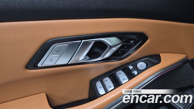 BMW 3-Series 2023 — photo 28