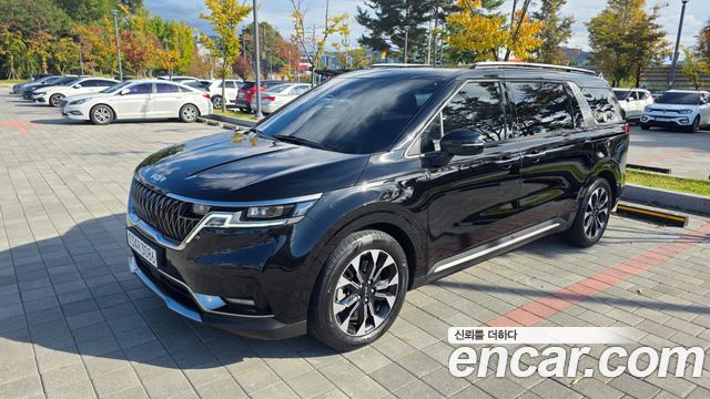 Kia Canival 2023 — photo 2