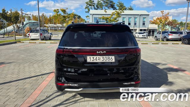 Kia Canival 2023 — photo 5