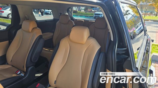 Kia Canival 2023 — photo 16