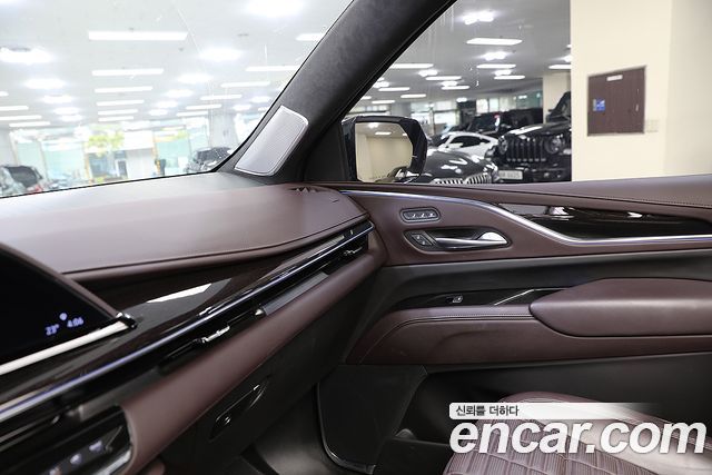 Cadillac Escalade 2023 — photo 16