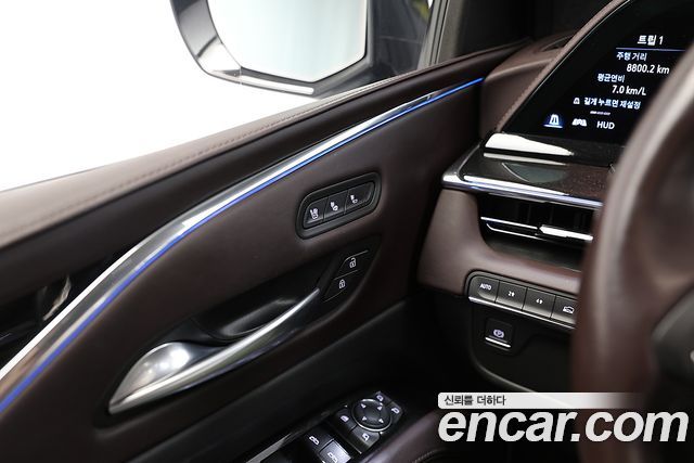 Cadillac Escalade 2023 — photo 17