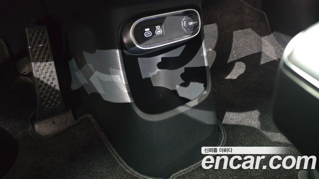 Genesis GV60 2022 — photo 28