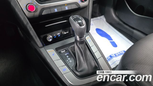Hyundai AVANTE 2018 — photo 12
