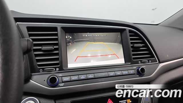 Hyundai AVANTE 2018 — photo 21
