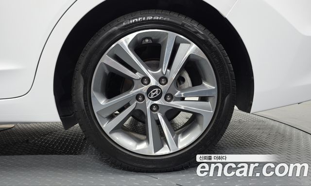 Hyundai AVANTE 2018 — photo 7