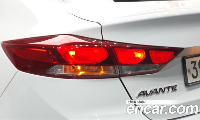 Hyundai AVANTE 2018 — photo 9