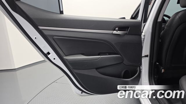 Hyundai AVANTE 2018 — photo 15