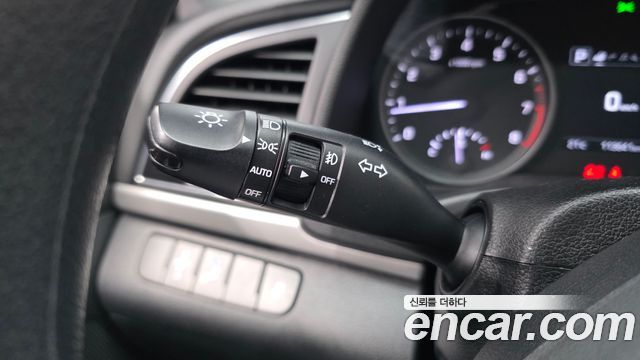 Hyundai AVANTE 2018 — photo 28