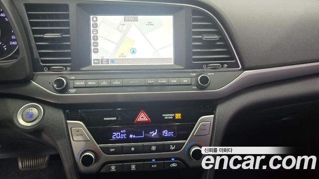 Hyundai AVANTE 2017 — photo 9