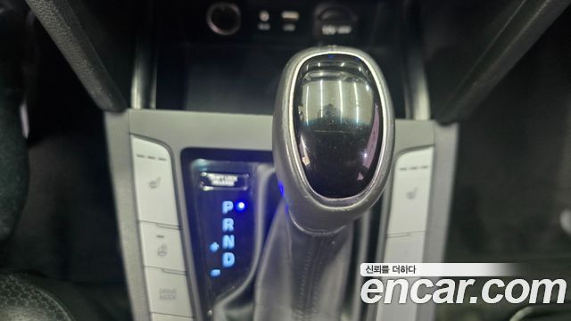 Hyundai AVANTE 2017 — photo 13