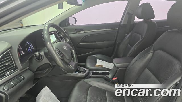 Hyundai AVANTE 2017 — photo 14