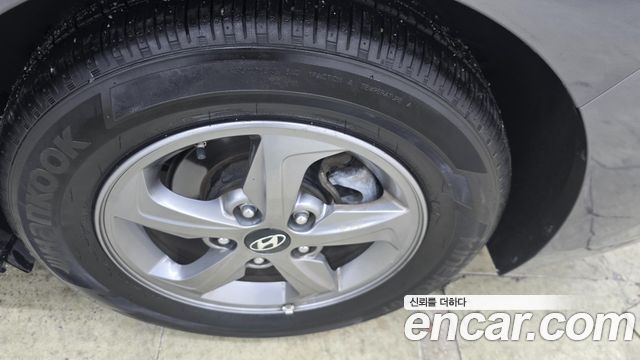 Hyundai AVANTE 2017 — photo 15