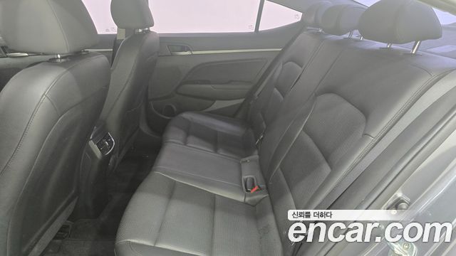 Hyundai AVANTE 2017 — photo 16