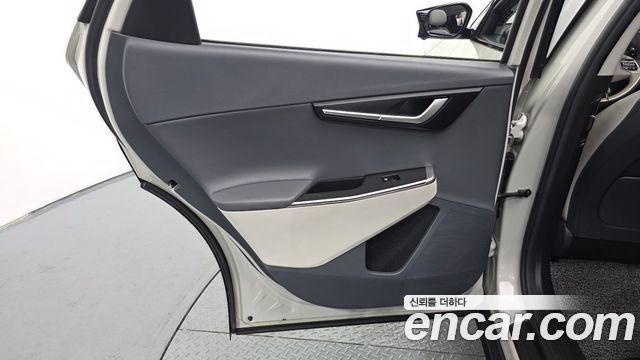 Kia EV6 2023 — photo 15