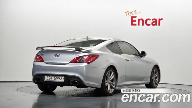 Hyundai Genesis 2011 — photo 2